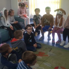 Dzieci z Ukrainy w bibliotece
